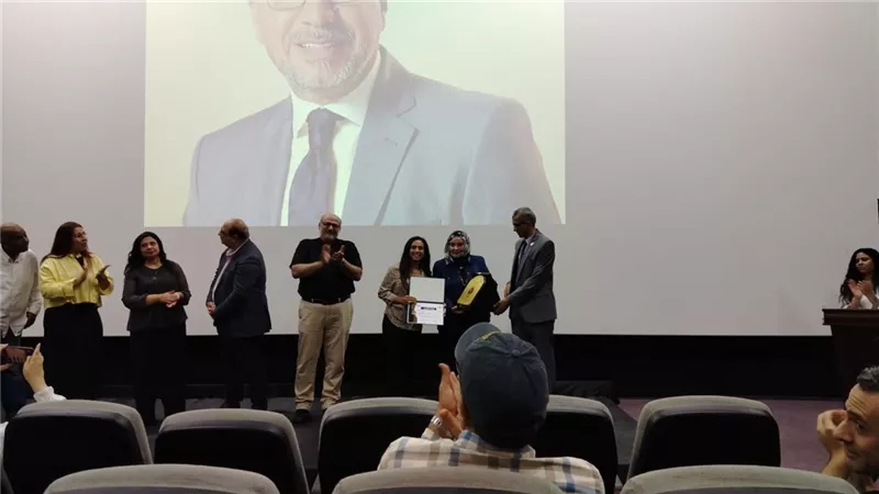 تقديرا لمسيرته الإعلامية والأكاديمية .. «العالي للسينما» يكرم الإعلامي عمرو الليثي