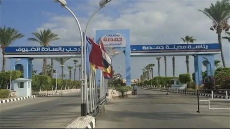 بسبب الامواج العالية.. جمصة ترفع الراية الحمراء على جميع شواطئ المدينة
