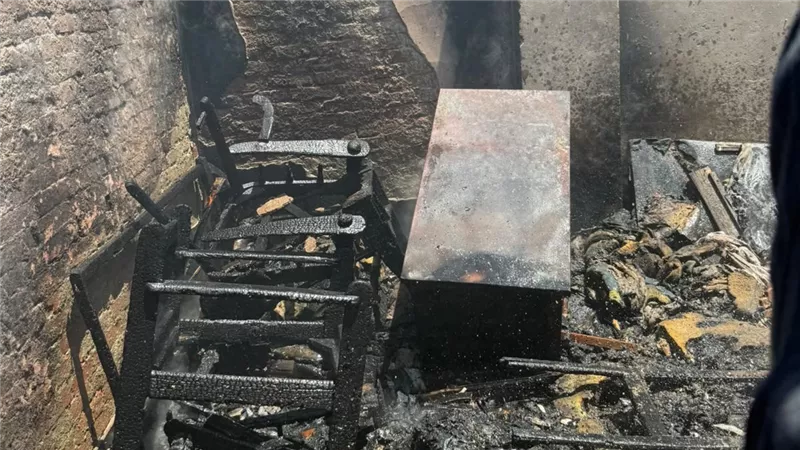 «نيوز رووم » ننشر صور حريق أعلي مستشفى الزاويه الحمراء بالقاهرة  