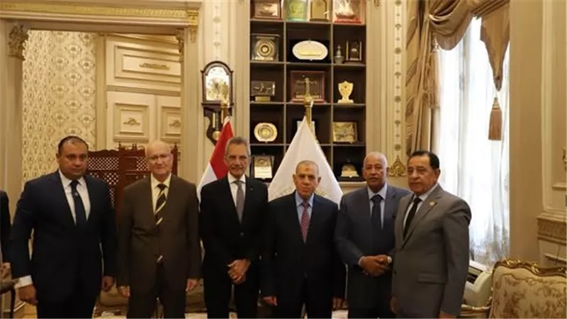 وزير شؤون المجالس النيابية يزور رئيس محكمة النقض لتهنئته بتوليه رئاسة المحكمة 