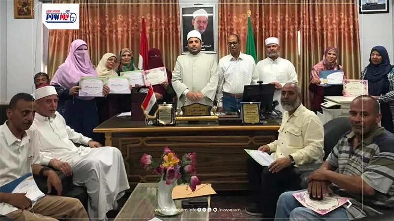 تكريم المشاركين بتصحيح الثانوية الأزهرية بالمنيا تقديرًا لجهودهم 
