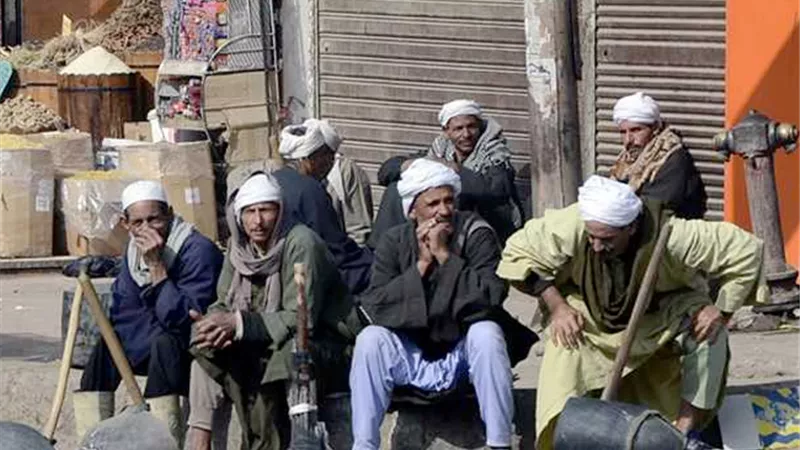 اليوم.. بدء صرف 3000 جنيه للعمالة غير المنتظمة تنفيذا لتوجيهات الرئيس