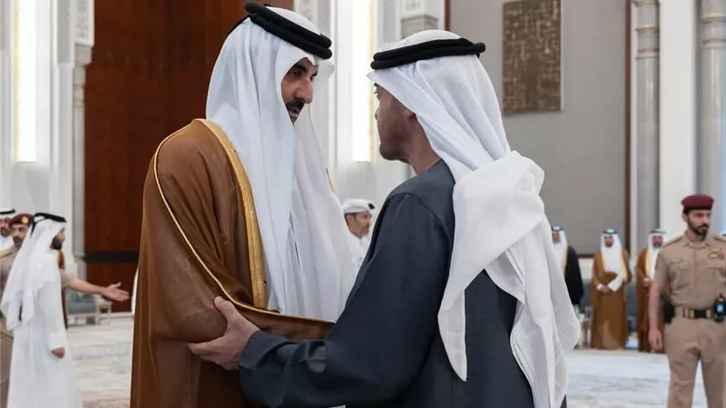 رئيس الإمارات يصل الدوحة لتقديم العزاء في وفاة الأمير الوالد حمد بن خليفة