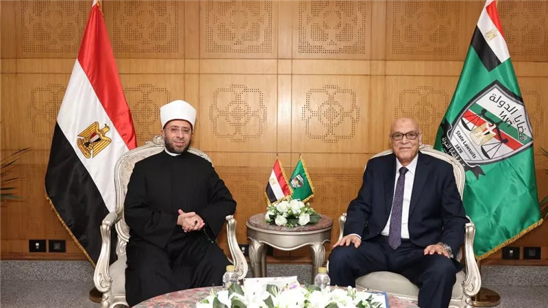 وزير الأوقاف يهنئ رئيس هيئة قضايا الدولة ويؤكد: 
