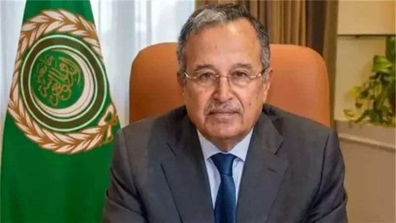 الأمين العام لجامعة الدول العربية يجرى اتصالا هاتفيا بوزير خارجية الجزائر 