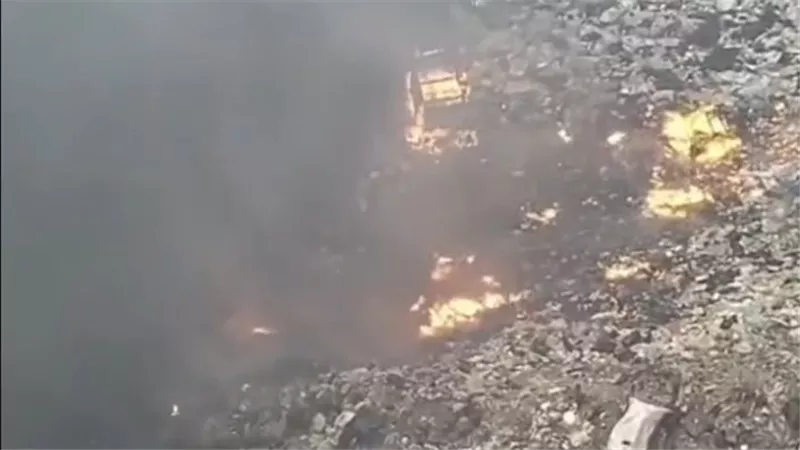 مقلب قمامة مشتعل وسط منازل الخصوص.. الأهالي يستغيثون بمحافظ القليوبية
