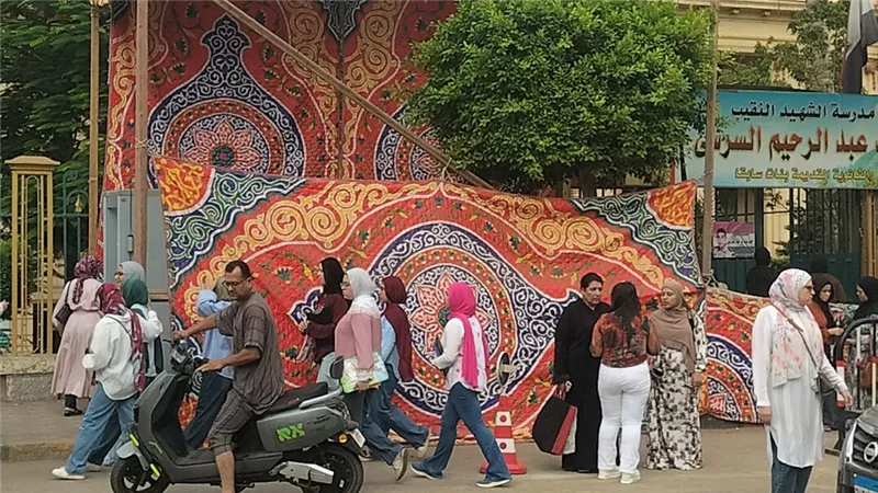 وسط إجراءات مشدده.. دخول طلاب الثانوية بالمنوفية لأداء امتحان الأحياء والاحصاء