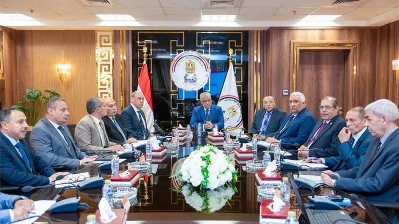 وزير الإنتاج الحربي يؤكد الالتزام بأعلى معايير الجودة في تصنيع الذخائر