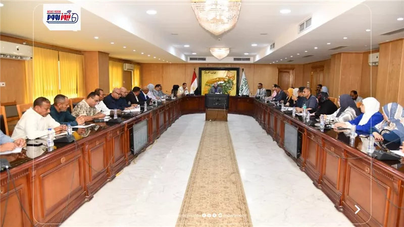 محافظ الفيوم يتابع معدلات الآداء بملف تقنين أراضي أملاك الدولة