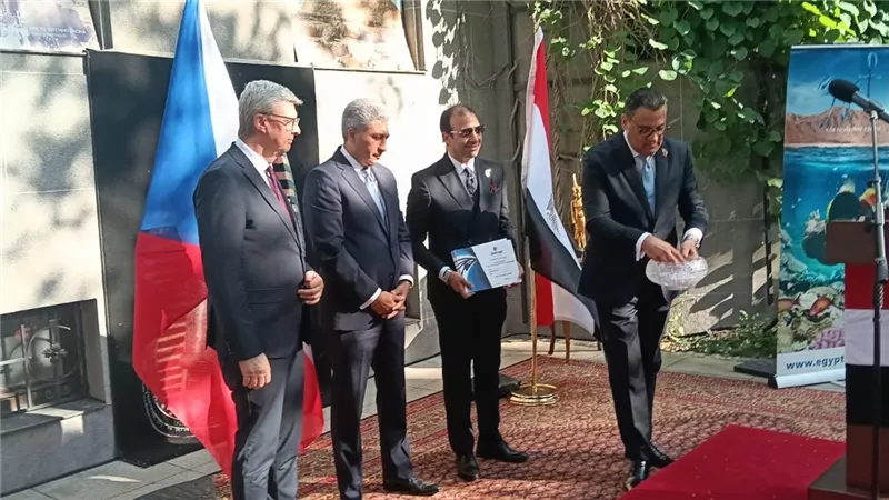 وزير السياحة والآثار يشارك في العيد الوطني لجمهورية مصر العربية 