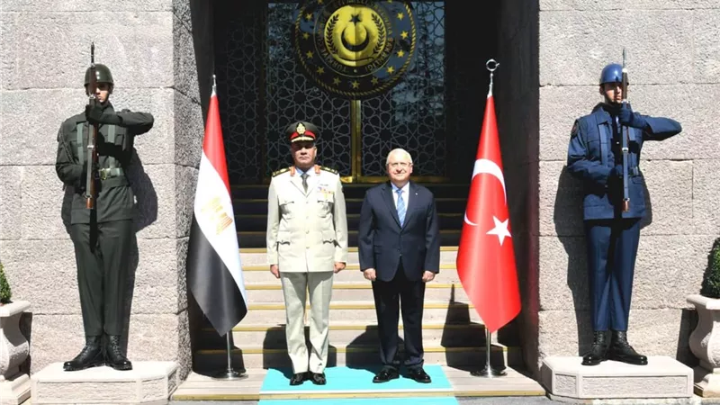وزير الدفاع يعود إلى أرض الوطن بعد إنتهاء زيارته الرسمية لجمهورية تركيا