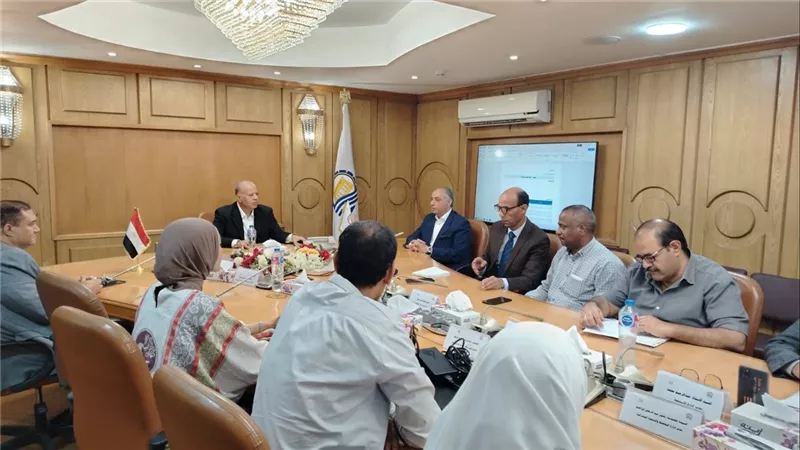 محافظة قنا تناقش آليات تطبيق دليل الهوية البصرية والطابع العمراني