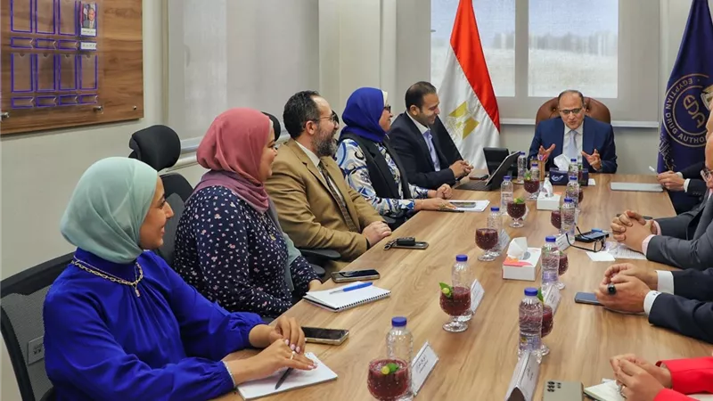 هيئة الدواء تبحث ملفات توطين المستحضرات الدوائية مع عدد من الشركات 