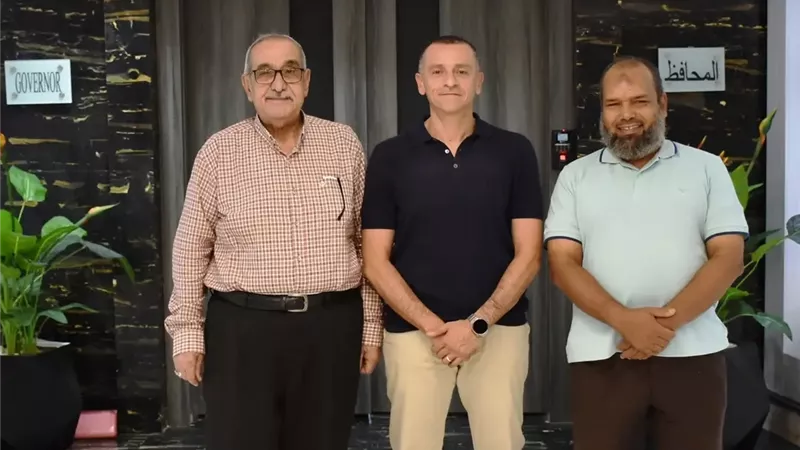 محافظ أسوان يلتقى نقيب الصيادلة لبحث دعم المنظومة الدوائية بالمحافظة