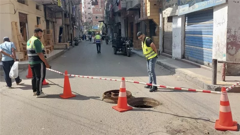 شركة مياه القناة تنفذ حملة لتطهير خطوط الصرف بشارع هدى شعراوي ضمن خطة الصيانة