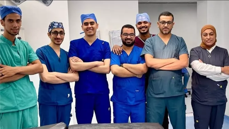 مستشفى الكرنك الدولي تنجح في 3 جراحات دقيقة للشلل الرعاش والديستونيا 