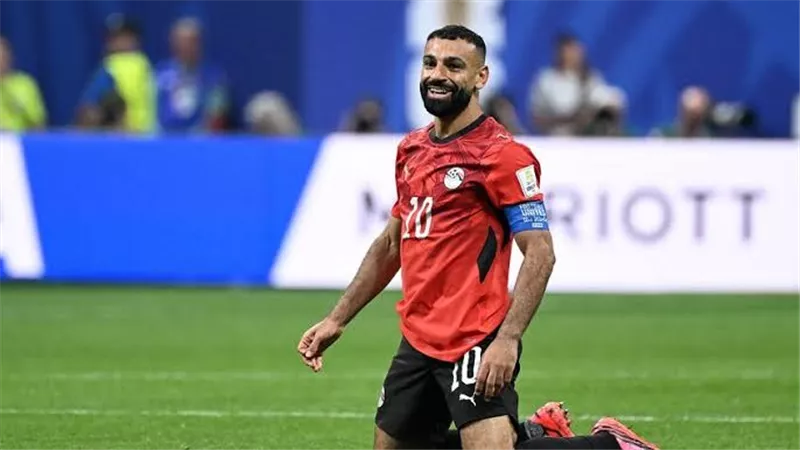 رامي عباس يحسم الجدل حول مستقبل محمد صلاح.. ويكشف موقفع من عرض بشيكتاش التركي