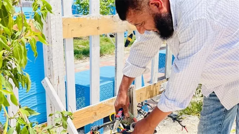 محافظ الإسكندرية يوجه بإزالة مخالفات تهدد سلامة المواطنين بشاطئ النخيل