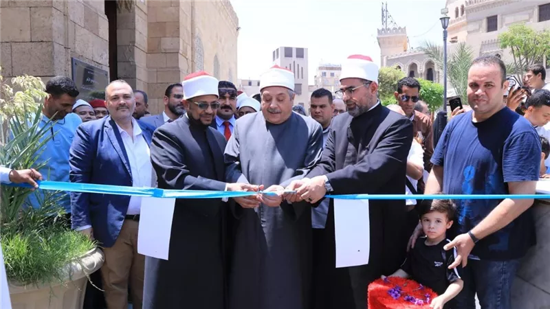 إقبال كبير على «معرض الجمعة» الذي ينظمه مجمع البحوث الإسلامية بالجامع الأزهر