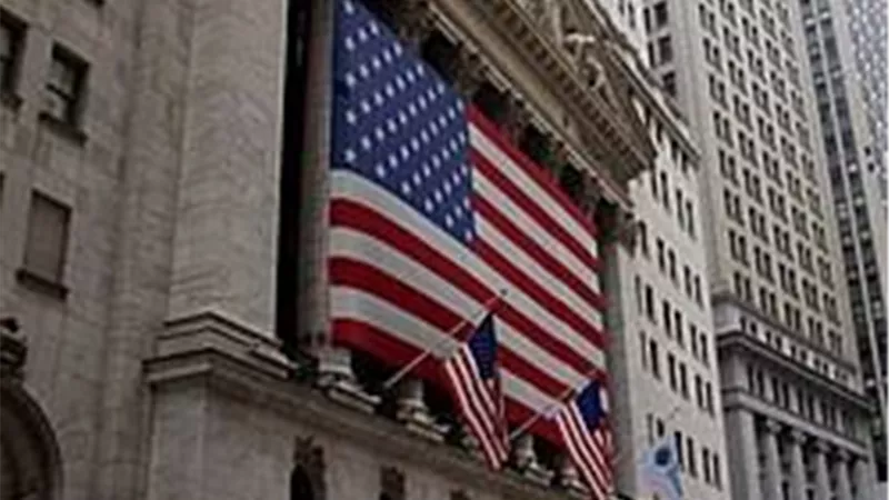 تراجع المؤشرات الأمريكية بضغط من أسهم الرقائق وتوقعات نتفليكس الضعيفة