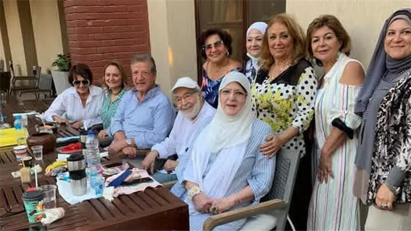 على أنغام عمرو دياب.. شمس البارودي تستعيد ذكريات حسن يوسف بصورة عائلية مؤثرة