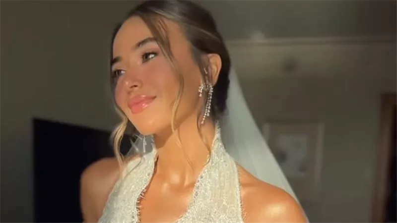أيادي مصرية وأناقة فاخرة.. تفاصيل إطلالة ابنة إبراهيم حسن في حفل زفافها  