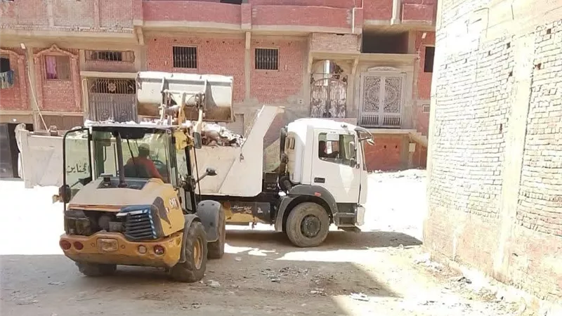 حي الجناين بالسويس  يواصل حملات النظافة المكثفة ورفع التراكمات بمختلف المناطق