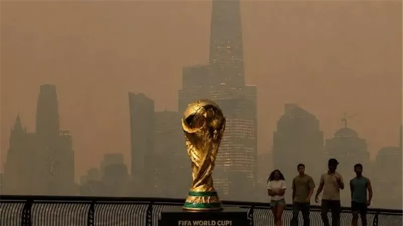 دخان حرائق كندا يهدد نهائي كأس العالم ويغطي سماء مدنًا أمريكية