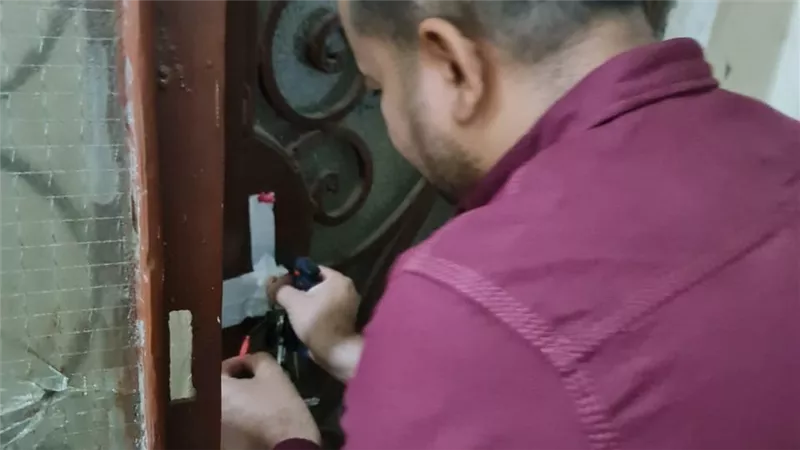 غلق وتشميع مركز علاج طبيعي غير مرخص في نجع حمادي.. وضبط منتحل صفة أخصائي