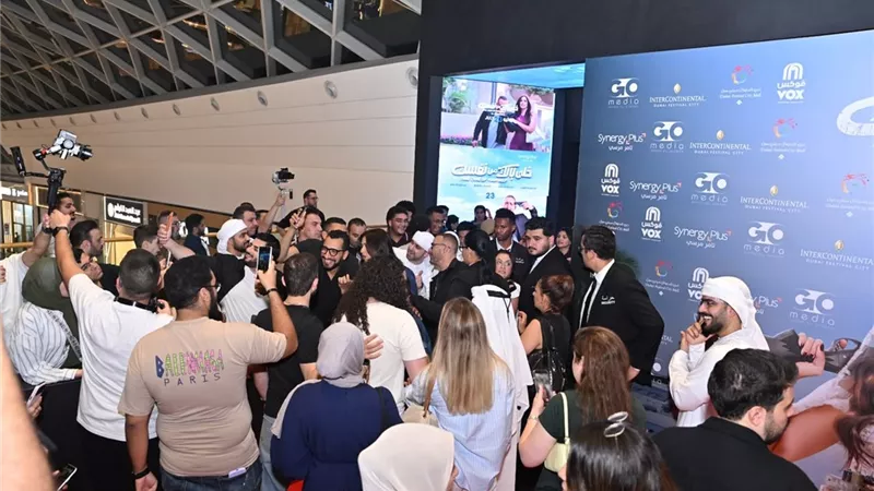 أحمد السقا يشوق الجمهور لموعد عرض «خلي بالك من نفسك» برسالة للهضبة
