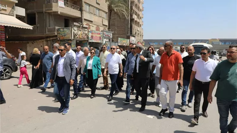 محافظ القاهرة ينقل مسؤولين بالمرج ويغرم شركة النظافة لتدني مستوى النظافة