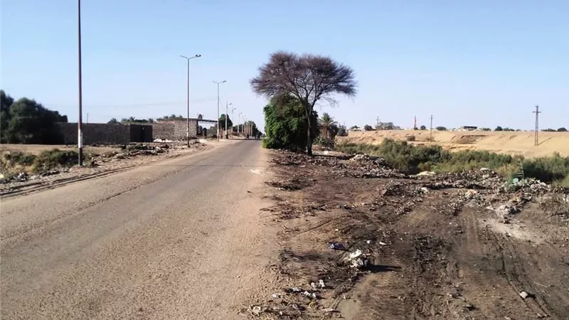 تكثيف أعمال النظافة وتحسين الخدمات العامة بمركز ومدينة دراو شمال مدينة أسوان 
