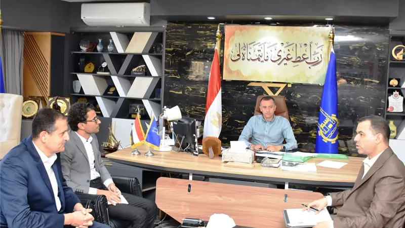 محافظ أسوان:  إطلاق برنامج تدريبى مكثف لمعلمى الحاسب الآلى إستعداداً للدراسة