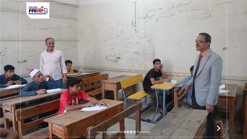 الوكيل الثقافي لأزهر المنيا يتابع انطلاق امتحانات الدور الثاني ويشيد بالأنضباط