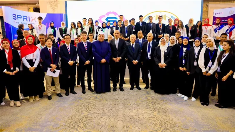 وزير التربية والتعليم والسفير اليابانى يكرمان 35 طالبًا وطالبة من المتفوقين 