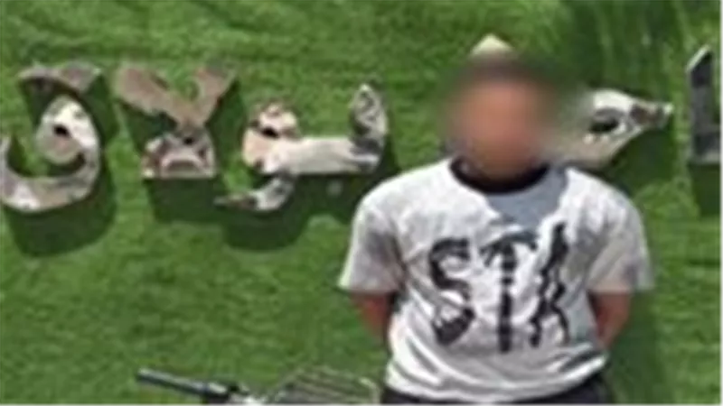 سقوط بطل فيديو الحركات الإستعراضية في قلب القاهرة 