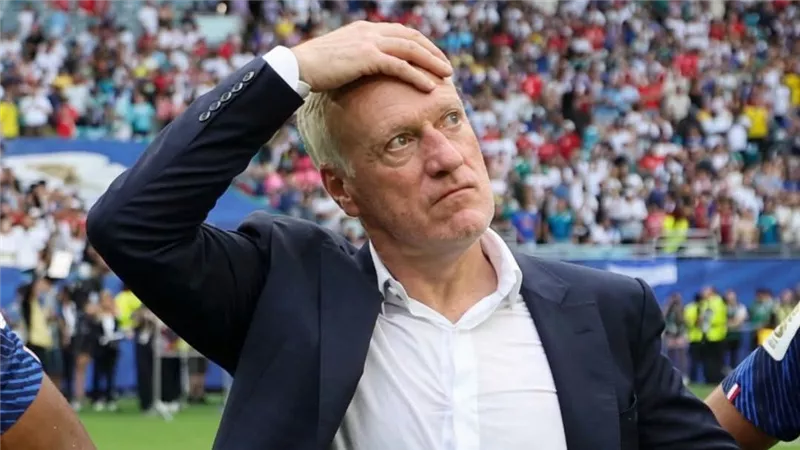 عندما تقع في مستنقع أفكارك.. ديشامب ضحية الطمع بكأس العالم