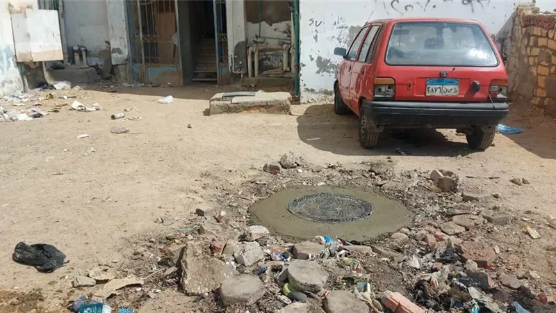 حي عتاقة بالسويس أغطية بلاعات جديدة بمدينة النهضة لتعزيز السلامة ورفع الكفاءة