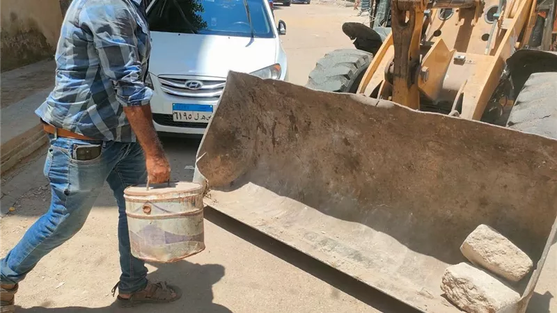 حي السويس يواصل حملات رفع الإشغالات وإعادة الانضباط والالتزام بالشوارع 