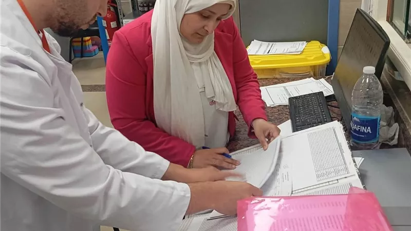 لمتابعة الخدمات.. فريق إشرافي الرعاية الصحية بالسويس يتفقد  طب أسرة شندورة 