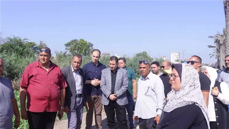 محافظ دمياط يتابع حل مشكلة الصرف الزراعي بحوض السواداية بكفر البطيخ ميدانيا
