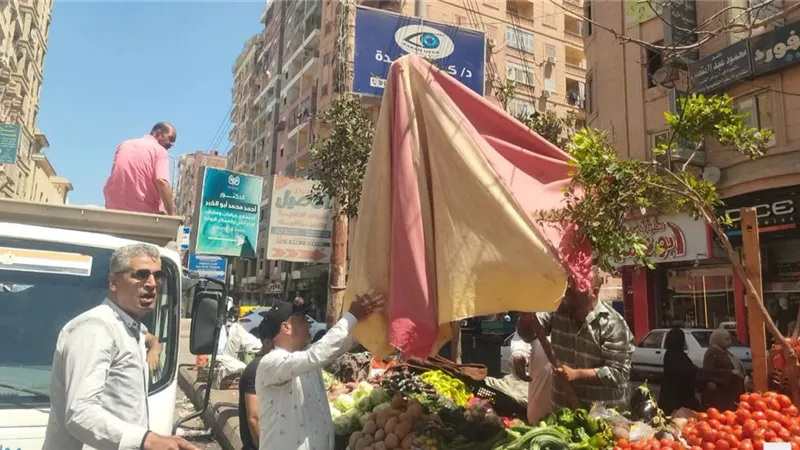 حملة مكبرة ترفع ١٩٥ مخالفة إشغال طريق بعدد من شوارع كفر الدوار