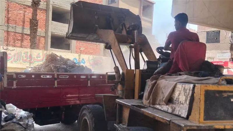   الأنصاري يوجه بإغلاق مخزن خردة وإزالة الإشغالات وتحسين كفاءة النظافة