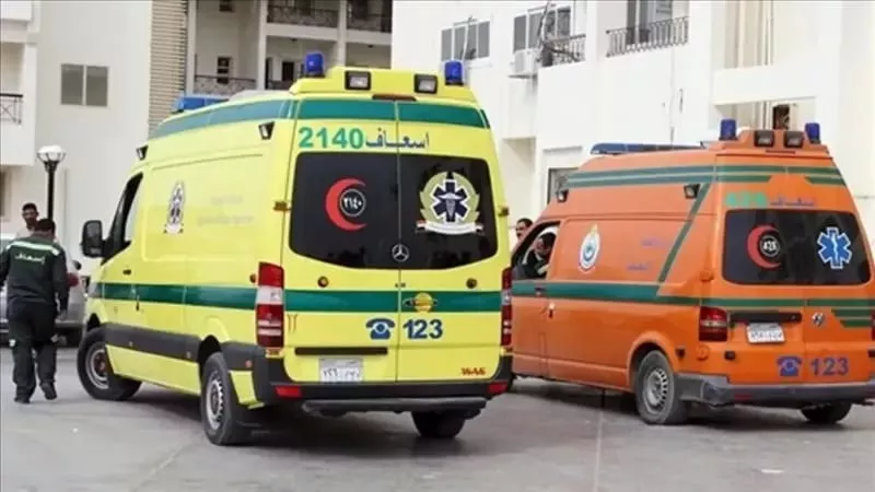 إصابة 7 أشخاص في تصادم سيارتين بالطريق الصحراوي بالبحيرة