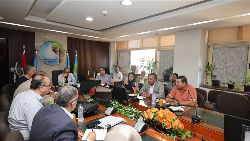وفد المرافق يتفقد غرفة عمليات الصرف الصحي بالإسكندرية