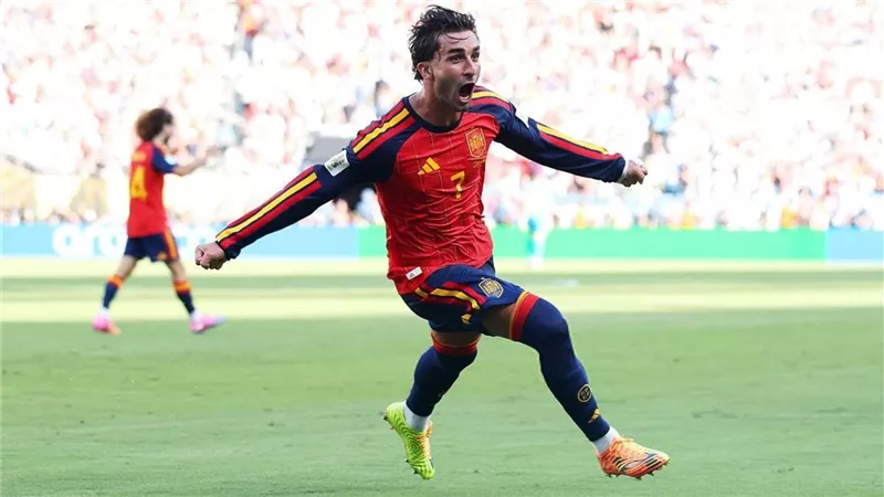 فيران توريس يفتح الباب أمام الرحيل.. وبرشلونة يؤجل حسم ملف تجديد عقده