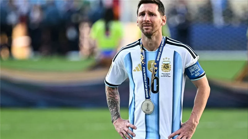 ثلاث صدمات في ليلة واحدة.. ميسي يخسر كأس العالم والأفضل والهداف