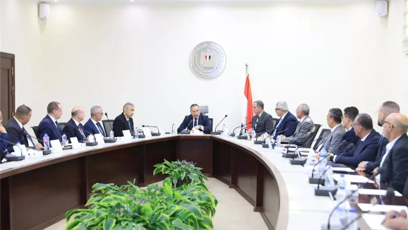 وزير التعليم العالي يوجه بتحديث البرامج الدراسية بالمعاهد العليا الخاصة 