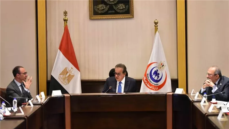 ‎وزير الصحة يناقش اشتراطات تجديد ترخيص مزاولة مهنة الطب