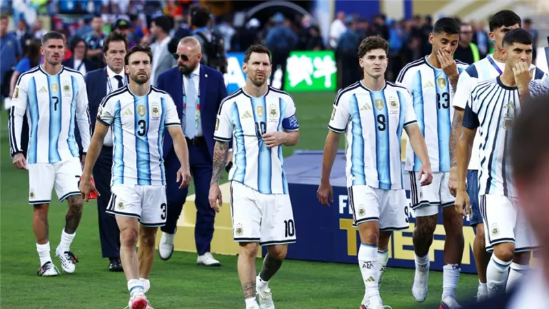 بعد خسارة كأس العالم.. حقيقة تهديد لاعبي الأرجنتين لإجبارهم على الهزيمة